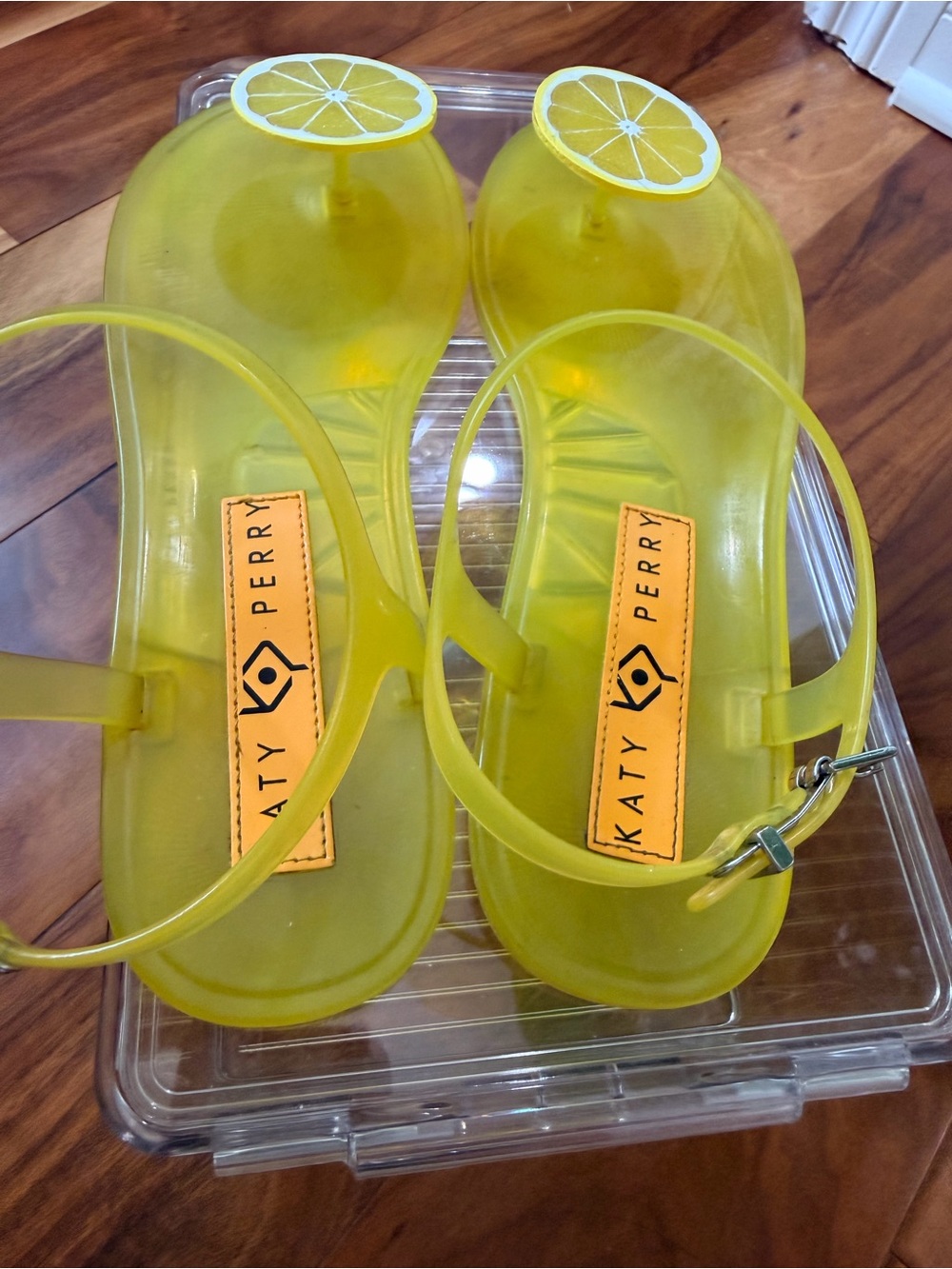Katy Perry The Geli Sandal Lemon Charm Jelly Sandals Yellow - Picture 4 of 4